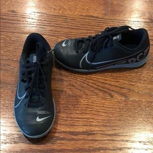 Nike - boys indoor soccer shoes